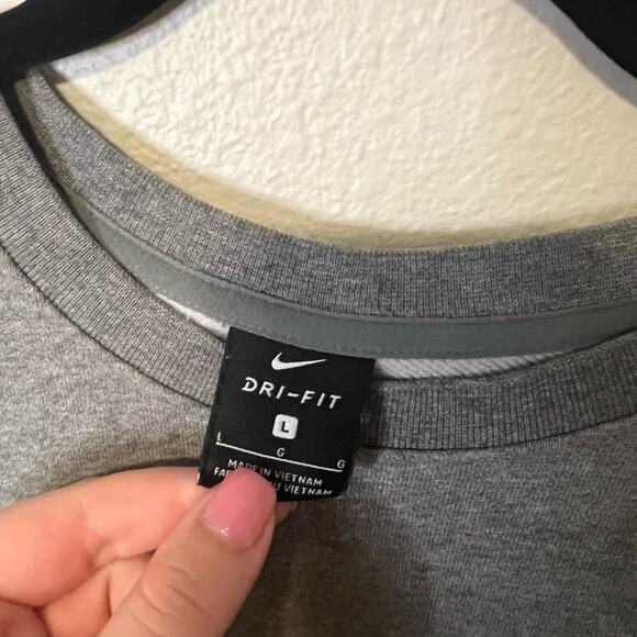 Nike Gray and Black Crewneck Sweatshirt Size Large - Picture 3 of 6